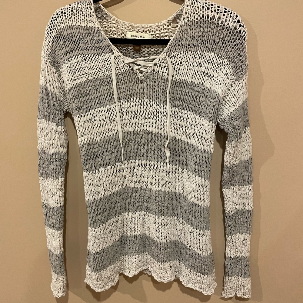 Sonoma women’s size Large stretchable, fitted v-neck sweater